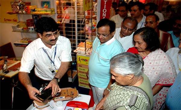 CEO interacting with CM